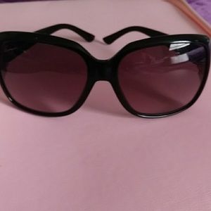 Authentic Gucci Sunglasses black gucci on them
